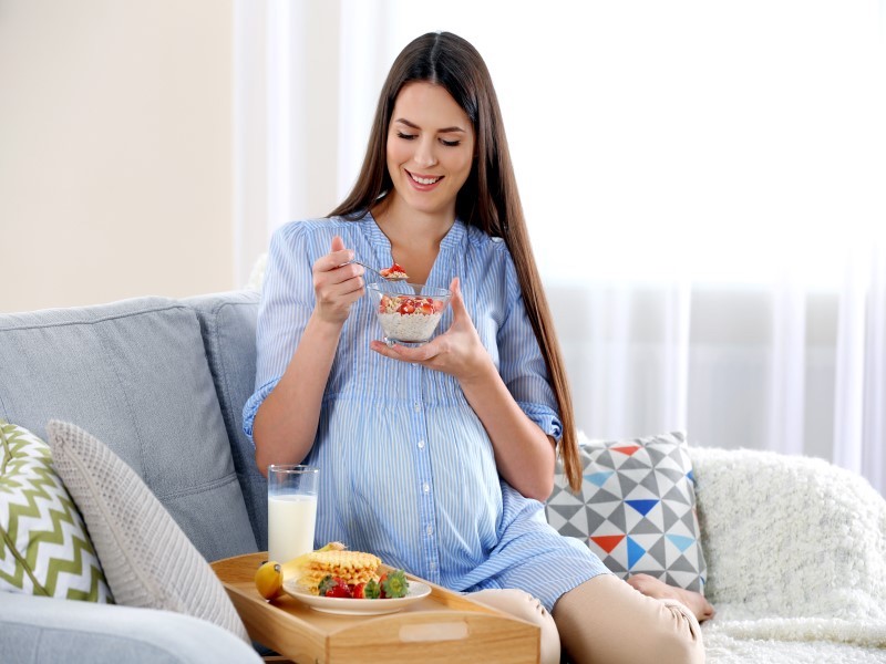 不想孩子过敏,准妈妈就该吃奶粉!孕期吃「这3样」降低宝宝过敏机率