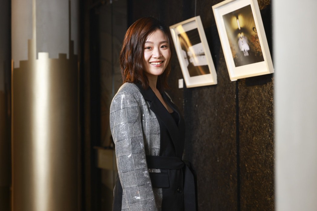 童星被导演恐吓摔楼漂亮姐姐杨小黎泪诉：当个正常人很难