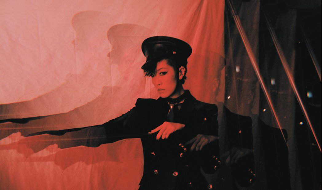 朋友的姐姐陈珊妮手持教鞭钓出星友M属性开唱谢绝提词机：很尴尬