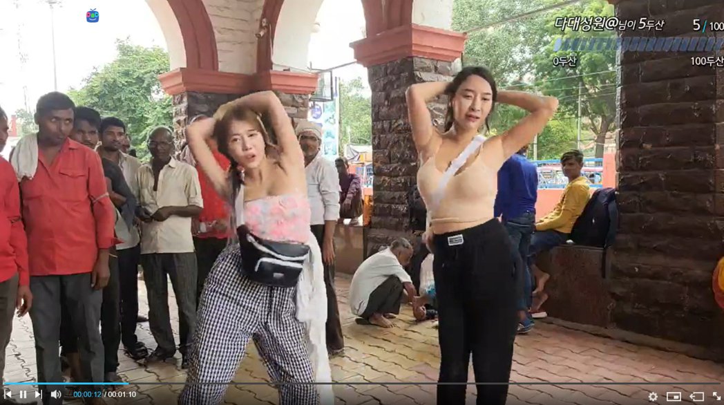 2网红印度「穿内衣跳艳舞」直播网怒轰：想赚钱想疯了