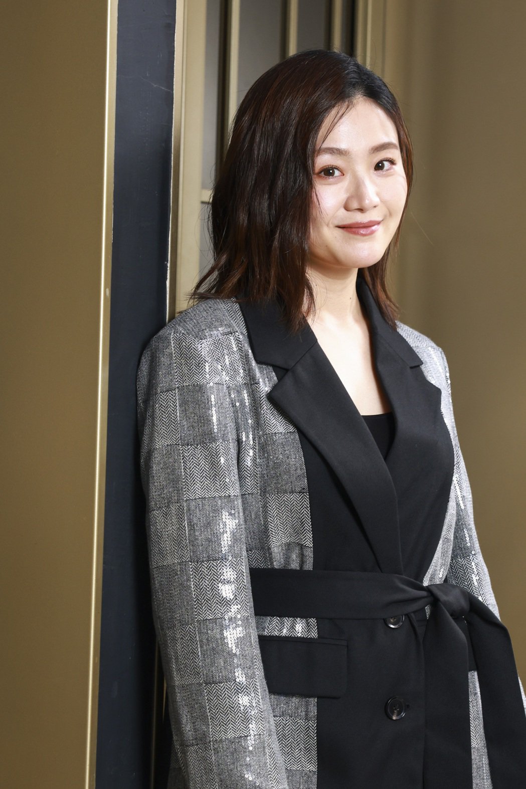 童星被导演恐吓摔楼漂亮姐姐杨小黎泪诉：当个正常人很难