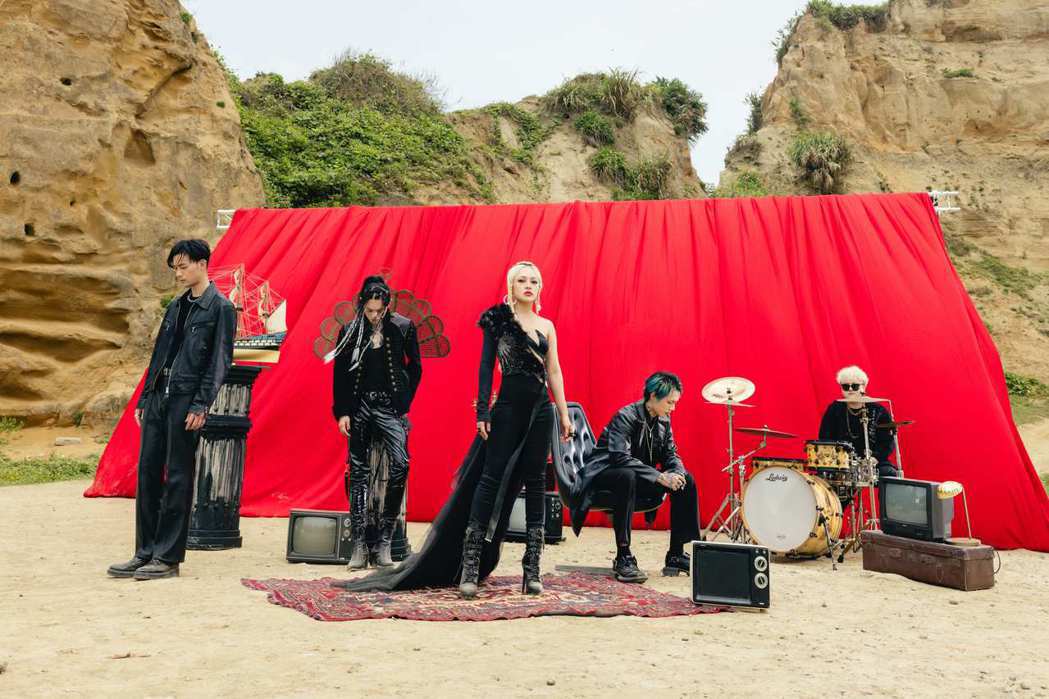 溺水阴影挥不去戴爱玲邀TRASH拍MV30小时未阖眼变这样