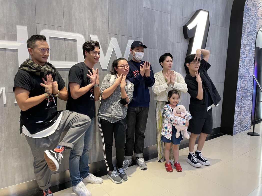 「咒」荣登全台票房冠女主角蔡亘晏惨被黏活蟑螂