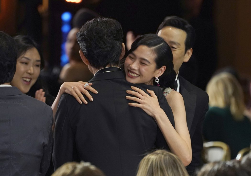 「鱿鱼游戏」李政宰又在北美勇夺大奖！「犬山记」双喜