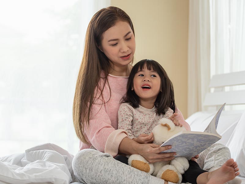 5岁女儿问母为什么不能跟妈妈姓？一问原因笑翻！