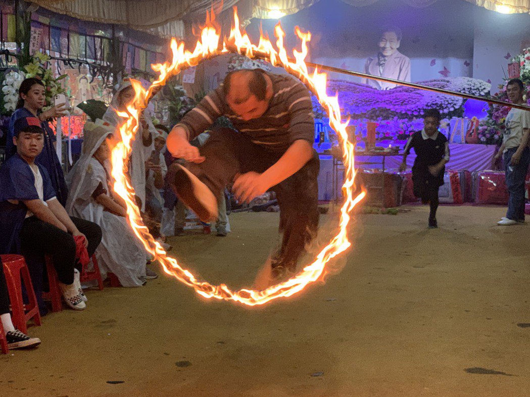 「地下艺人」捕捉弄铙家族三代 娱人娱灵抚慰丧家