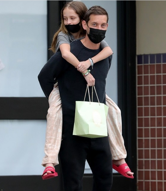 蜘蛛人也是女儿奴！陶比麦奎尔和李奥纳多狄卡欧成为史上最大咖的观众。