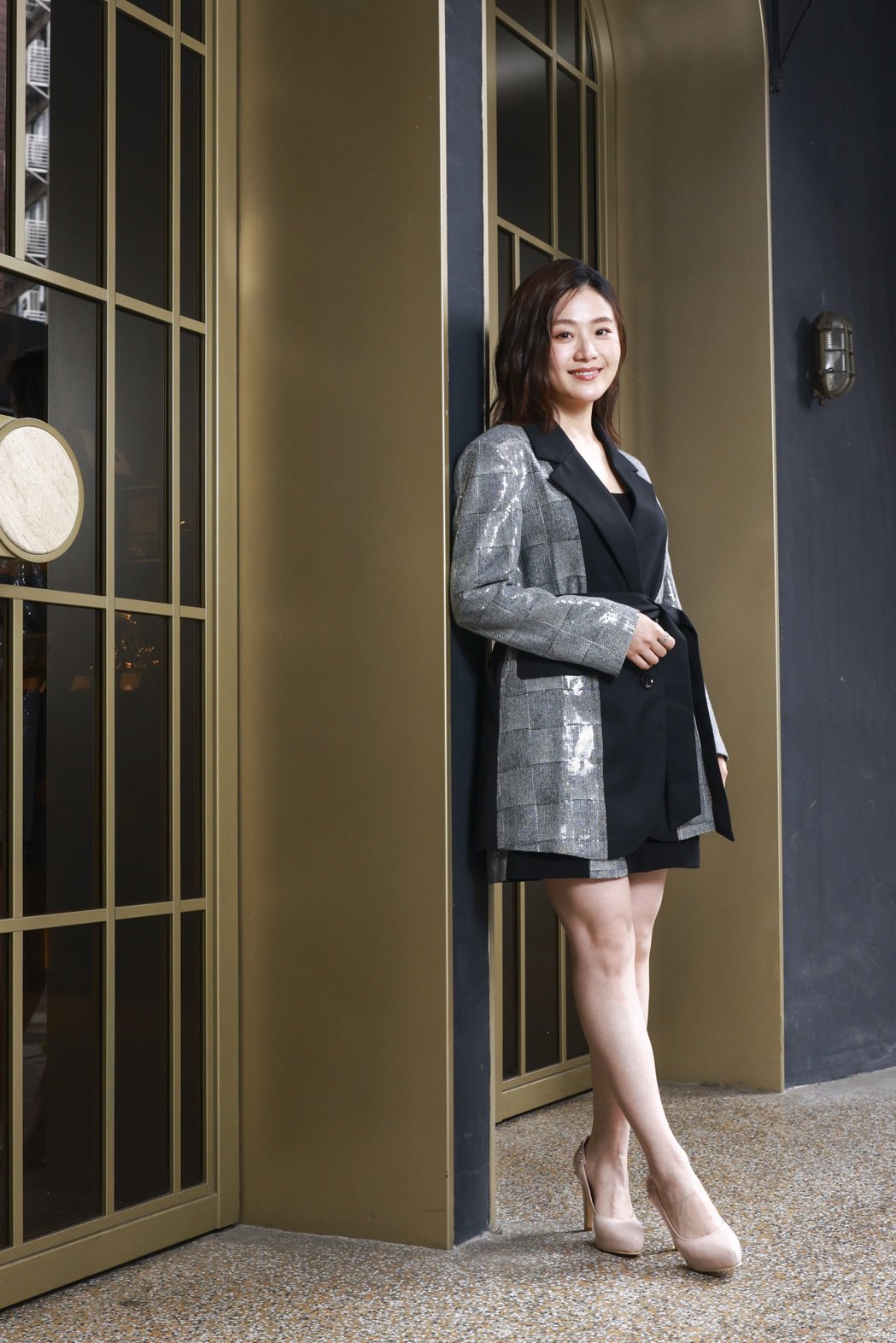 童星被导演恐吓摔楼漂亮姐姐杨小黎泪诉：当个正常人很难