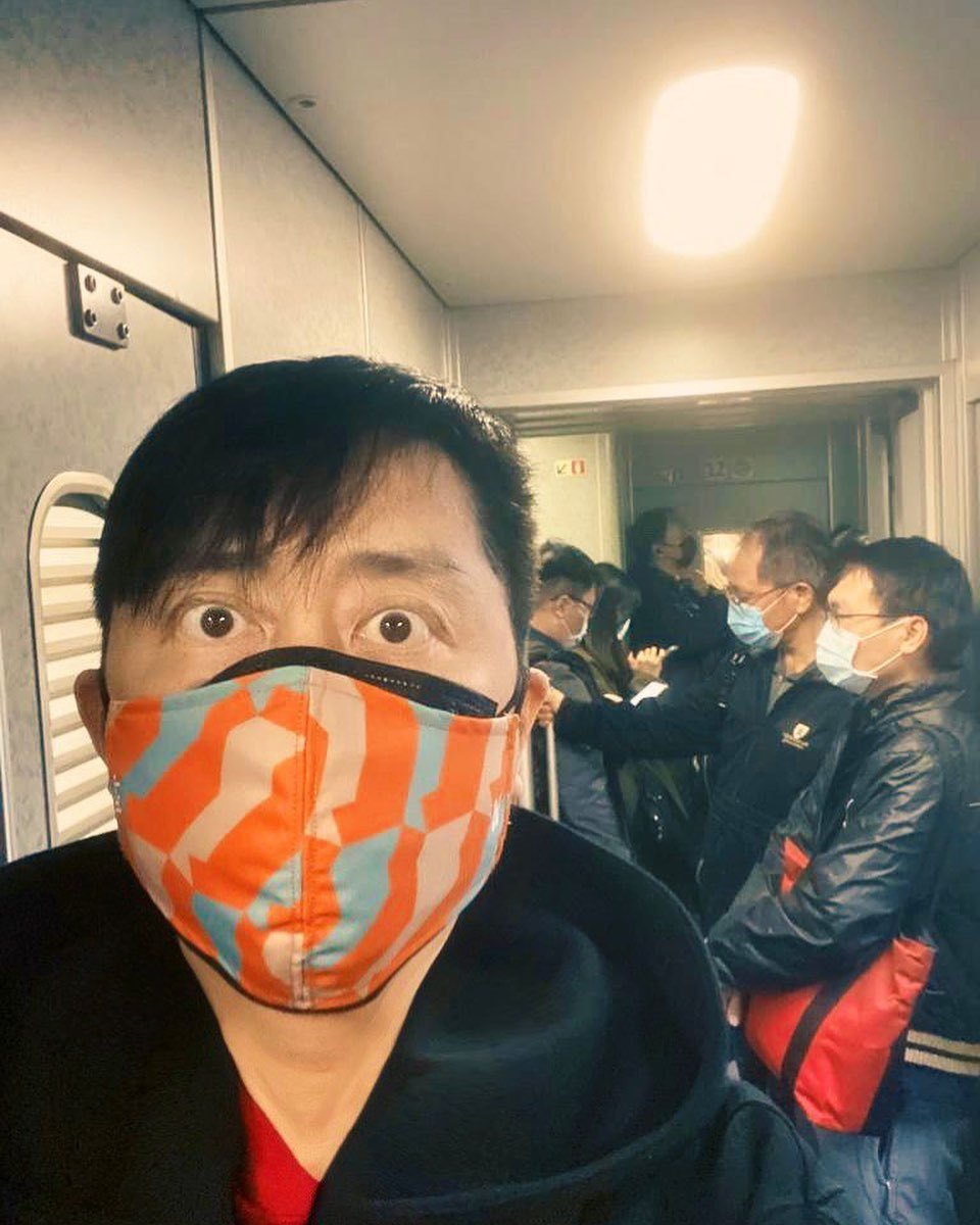 超亲民！庾澄庆搭高铁「挤车厢走道」全车没人认出来