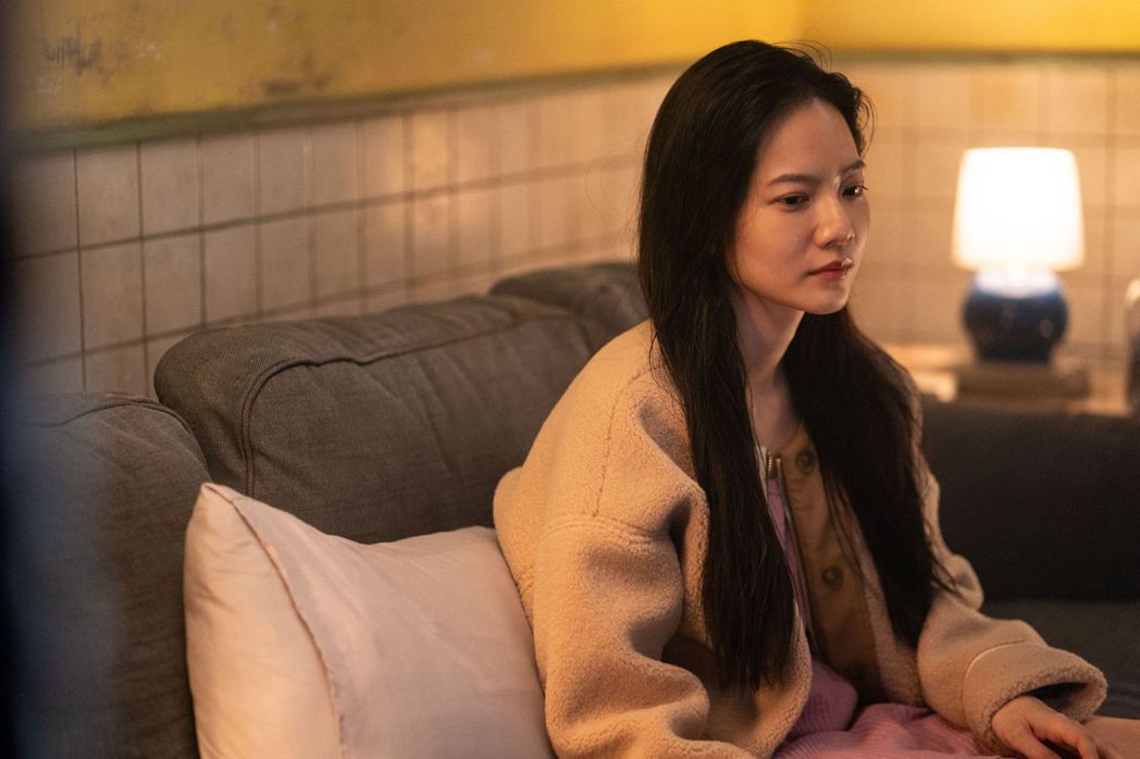 女神曾之乔猛抽烟1个月飙脏话借酒浇愁变呛辣