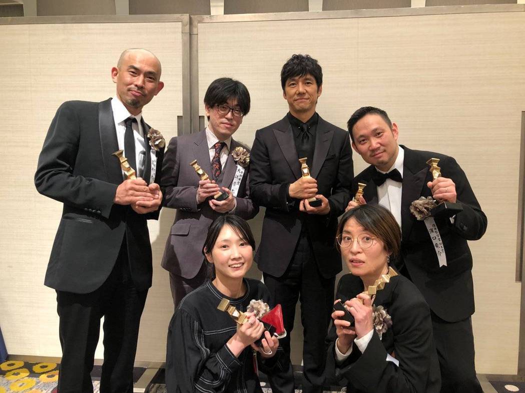 「在车上」横扫日本奥斯卡西岛秀俊出道30年首擒影帝