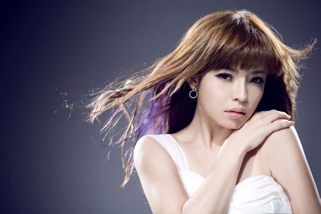 女星跌倒惨破爸妈只想看叶启田