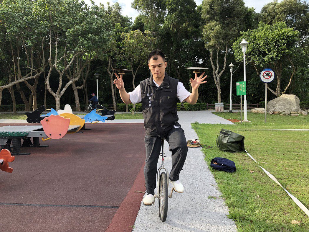 「地下艺人」捕捉弄铙家族三代 娱人娱灵抚慰丧家