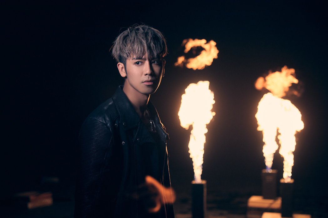 萧秉治最厌恶节食偷成立公司立新目标