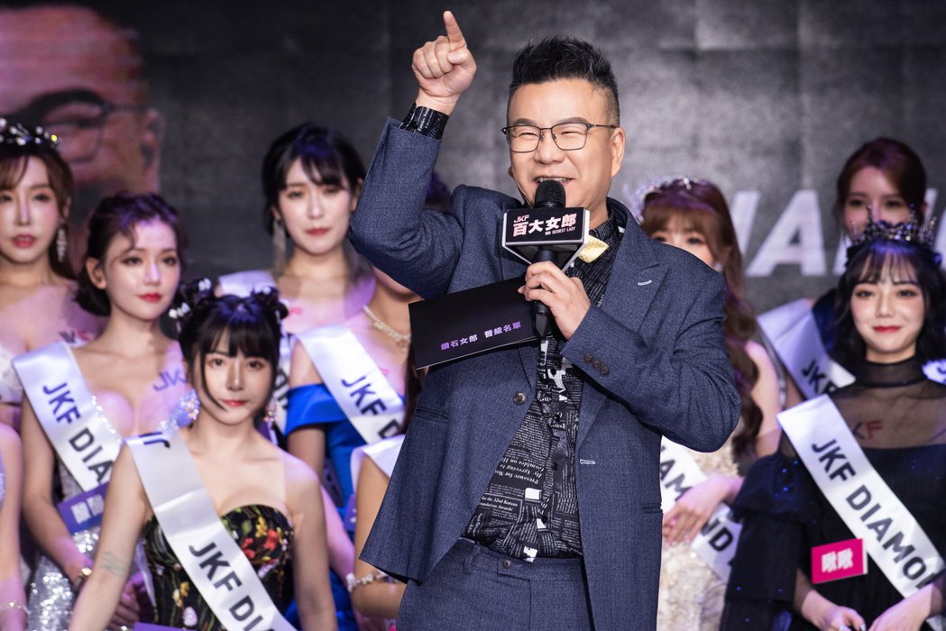 女友背著他带异性回家！沈玉琳尾随在后直击超惊人画面