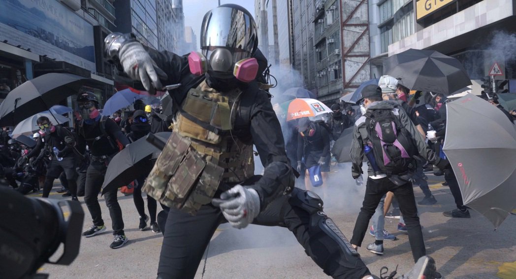 「时代革命」票房破1600万登2022纪录片冠军