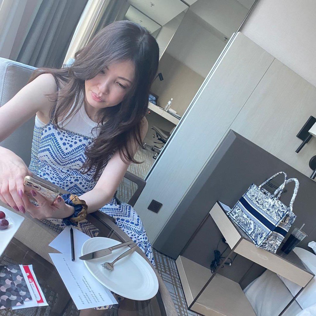 被少女赞美「手臂好细」年轻的阿姨何如芸吐饥饿真心话