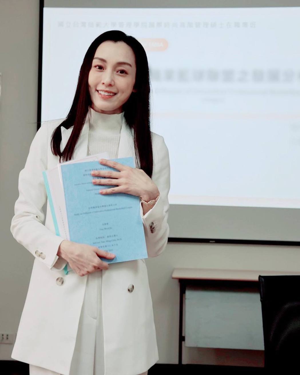 激情艳女范玮琪朝圣张惠妹近况曝光泛泪默认失去热情