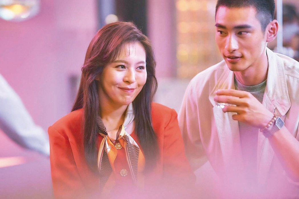 「华灯初上」小姐内斗刘品言谢琼煖嗨：开喝先啦