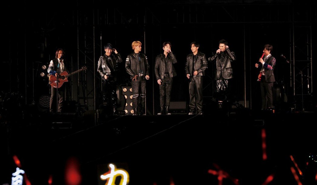 动力火车、五坚情组「七逃囝仔」颜志琳狂粉为女交差