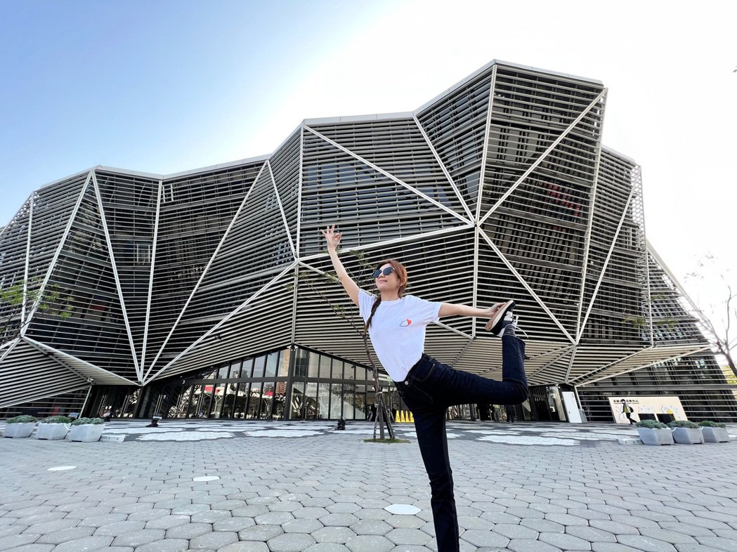 港都捕获野生女神猎奇诡异行径全曝