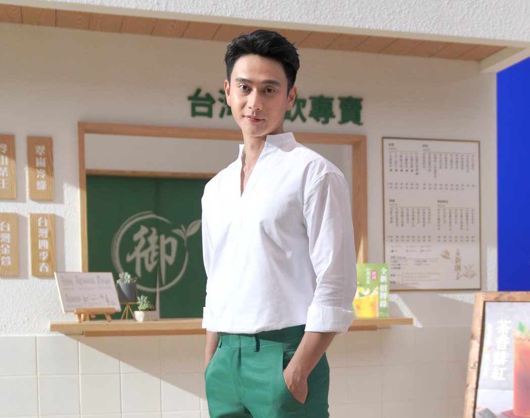 接棒林志玲、AKIRA！刘冠廷代言、作品不断荷包赚满