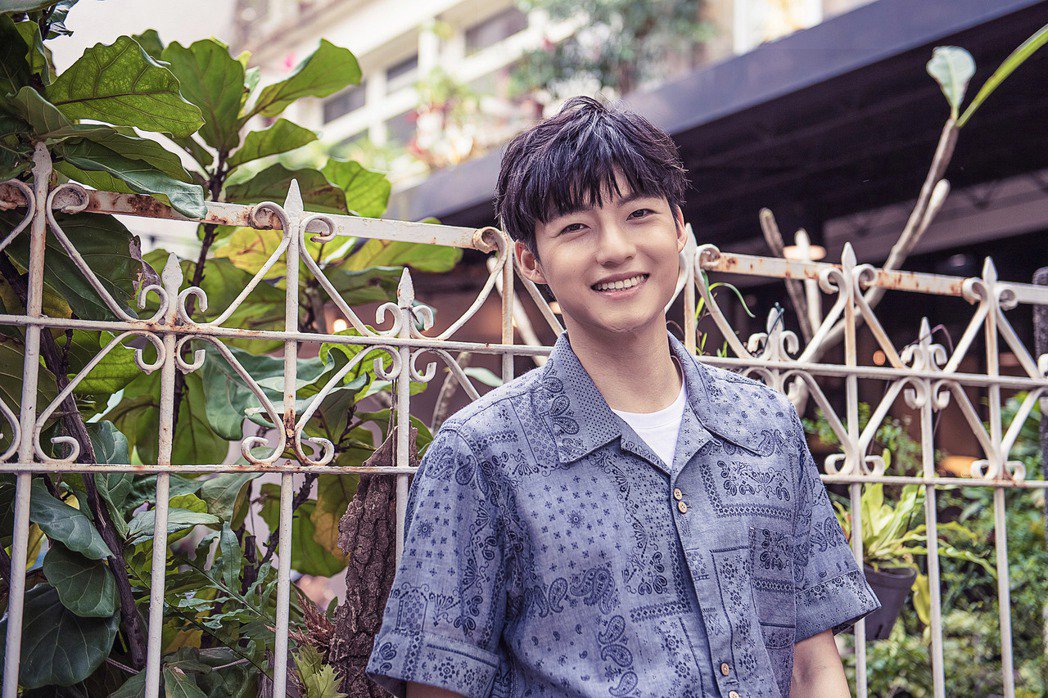 帅到被误认是韩星李准基刘育仁谦虚喊：只是靠单眼皮