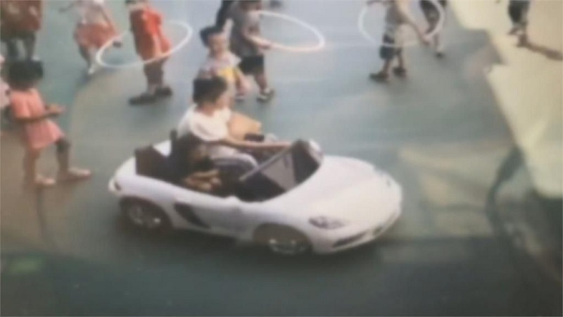 家长控不当管教导致5岁男童左胸瘀青,幼儿园秀监控喊冤