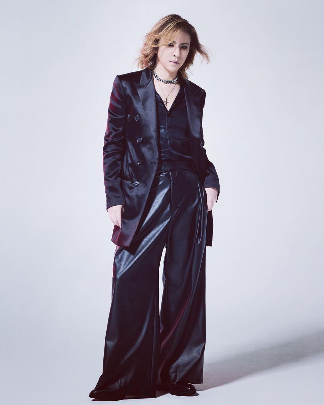 昔围巾挂英国女王肩上超惊慌YOSHIKI忆陛下温柔待人