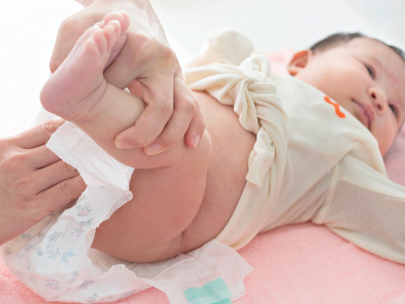 婆婆要满月孙戒尿布？抱著练「嘘尿」妈吗傻眼阻止请保姆，反被说不让看孙！