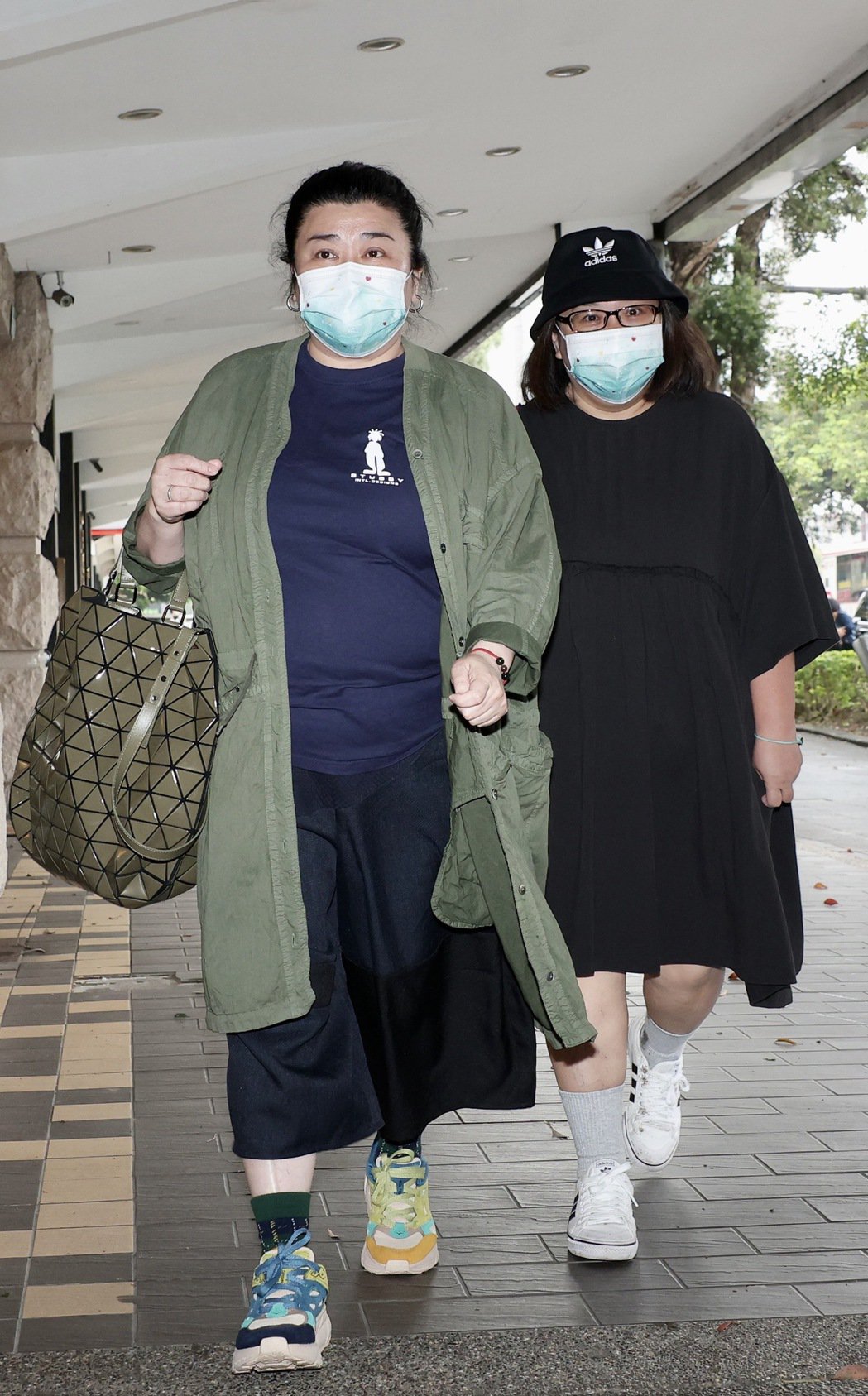 边缘人顾宝明离世钟欣凌忆病痛缠身被用1招治病：画面很有趣