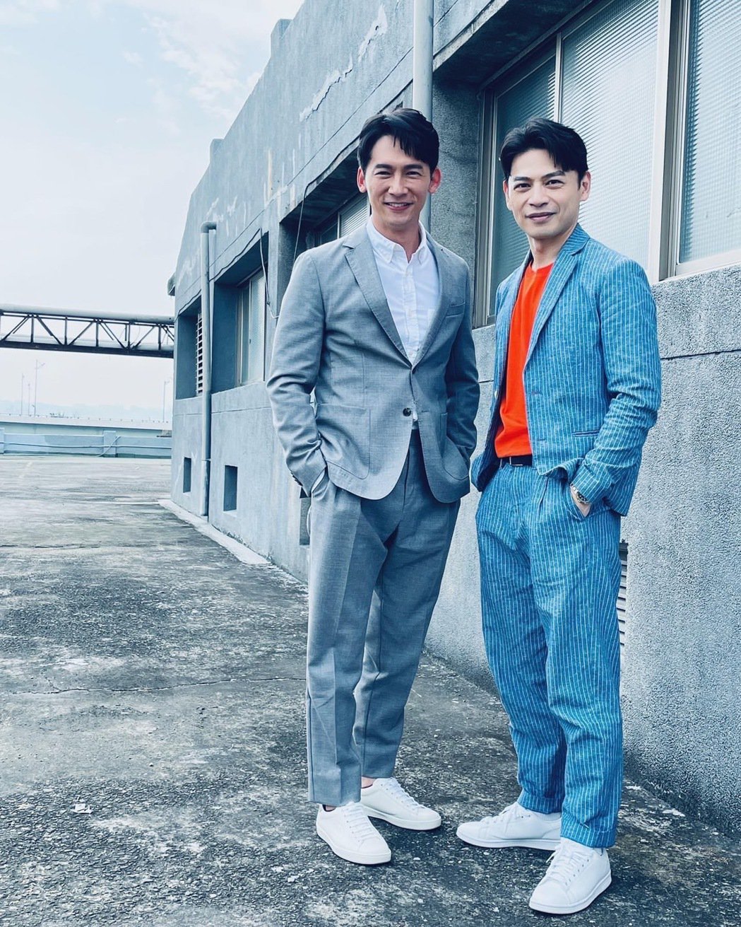温升豪同框「圈内双胞胎兄弟」同款动作网笑疯：太像