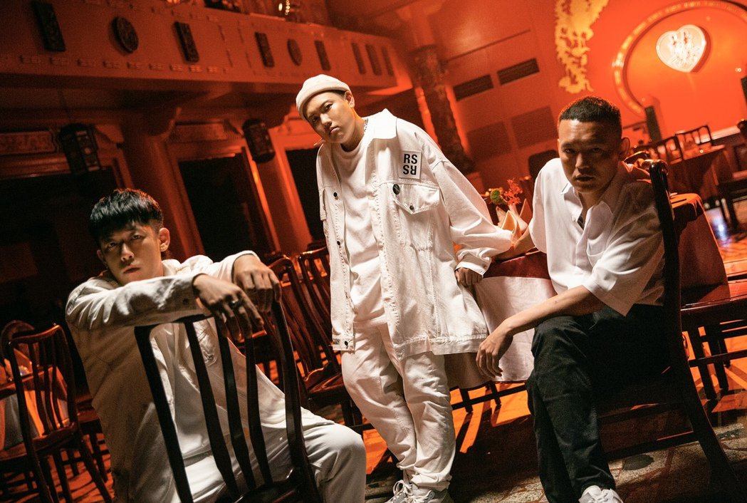 玖壹壹从婚礼歌手添乱唱到小巨蛋成军12周年曝喜讯