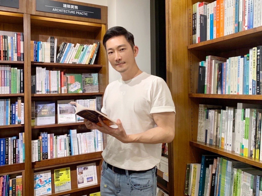 高阶主管投资失败赔光身家60岁当清洁工还债