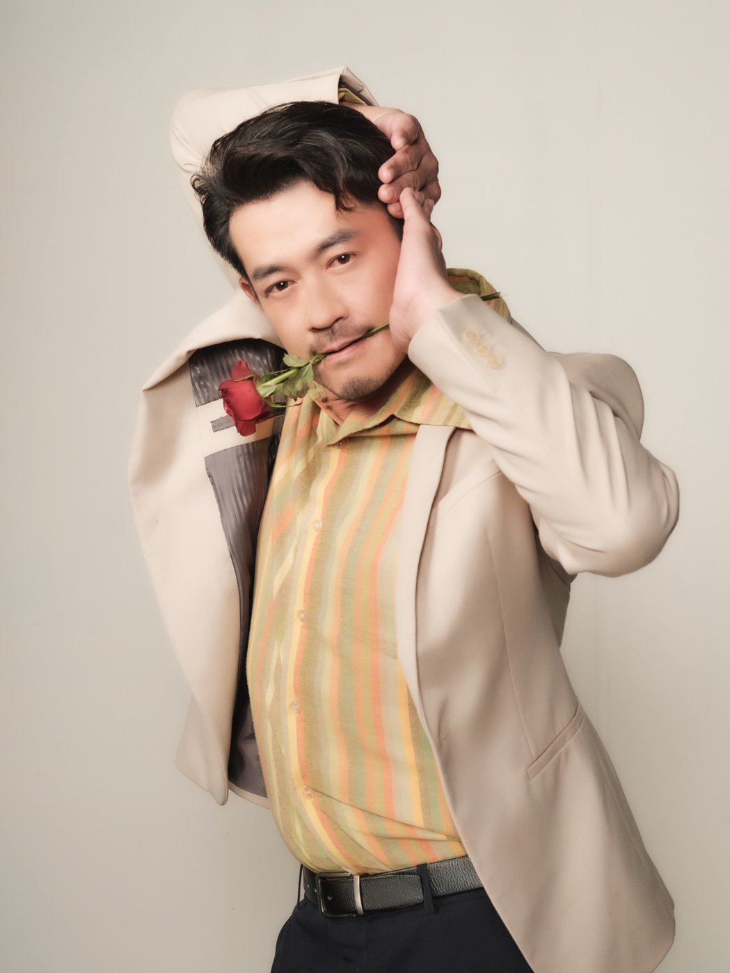 柯叔元转性变活泼经典咬玫瑰追方馨笑料百出