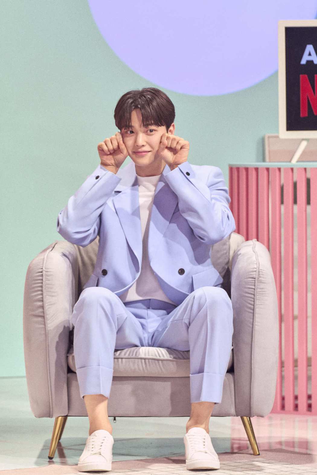 身材太好撑爆上衣！姐姐的朋友宋江见面会狂吸上万粉丝抢看