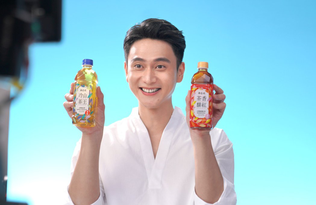 接棒林志玲、AKIRA！刘冠廷代言、作品不断荷包赚满