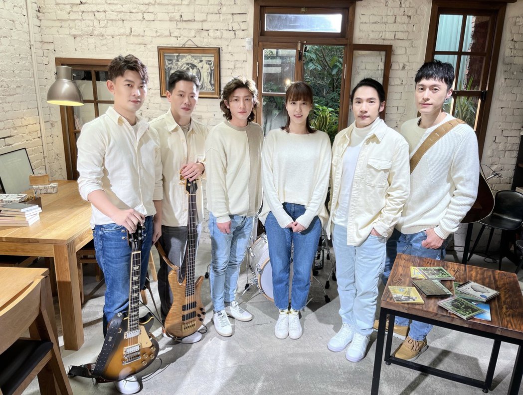 SOWHAT揪魏蔓再续16年前旧情被讨乳沟内衣型录羞爆