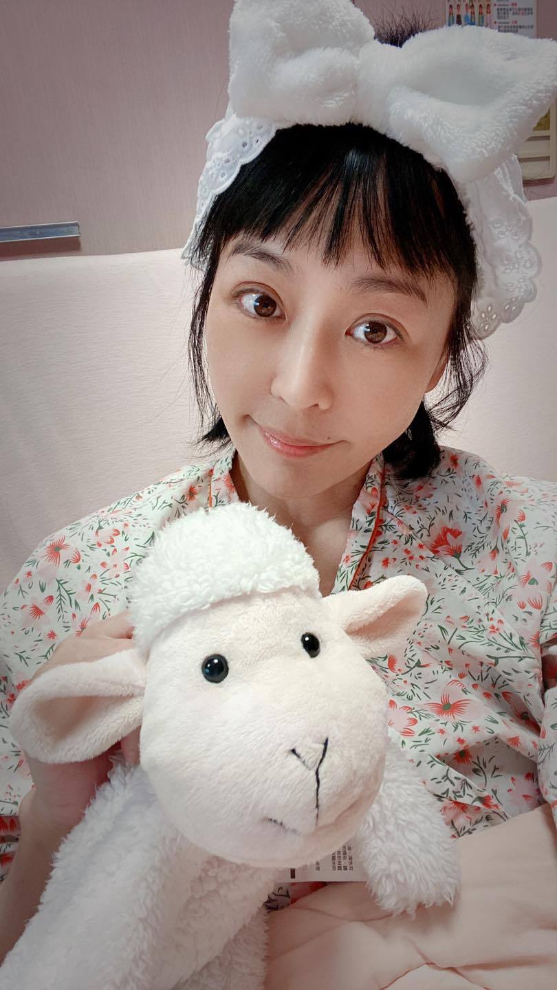 漂亮妈妈唐玲移除卵巢子宫感受「奇妙变化」曝比痛更糟的状况