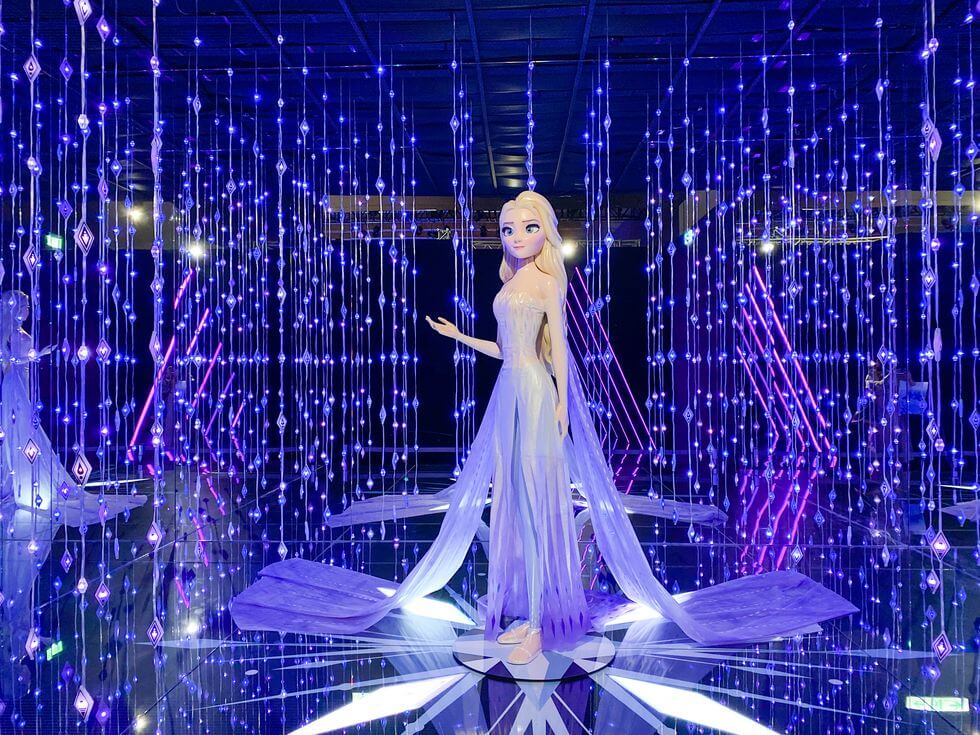 「冰雪奇缘梦幻特展」闪亮登场！1:1电影经典角色现身、高科技体感互动游戏
