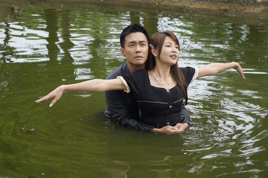 正宫亲友骂不停！许仁杰惨沦渣夫「开老婆车载谢京颖」