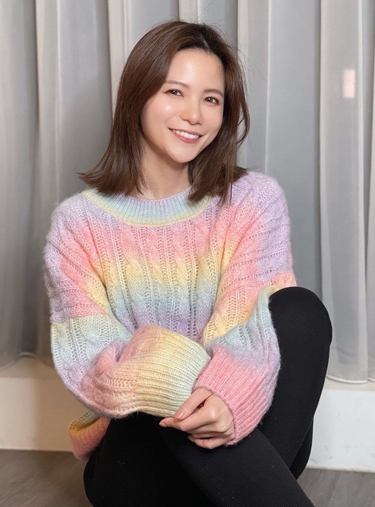 爱玛夫人萝莉塔逛文具店突被拉到旁边惊遇变态近身猥亵