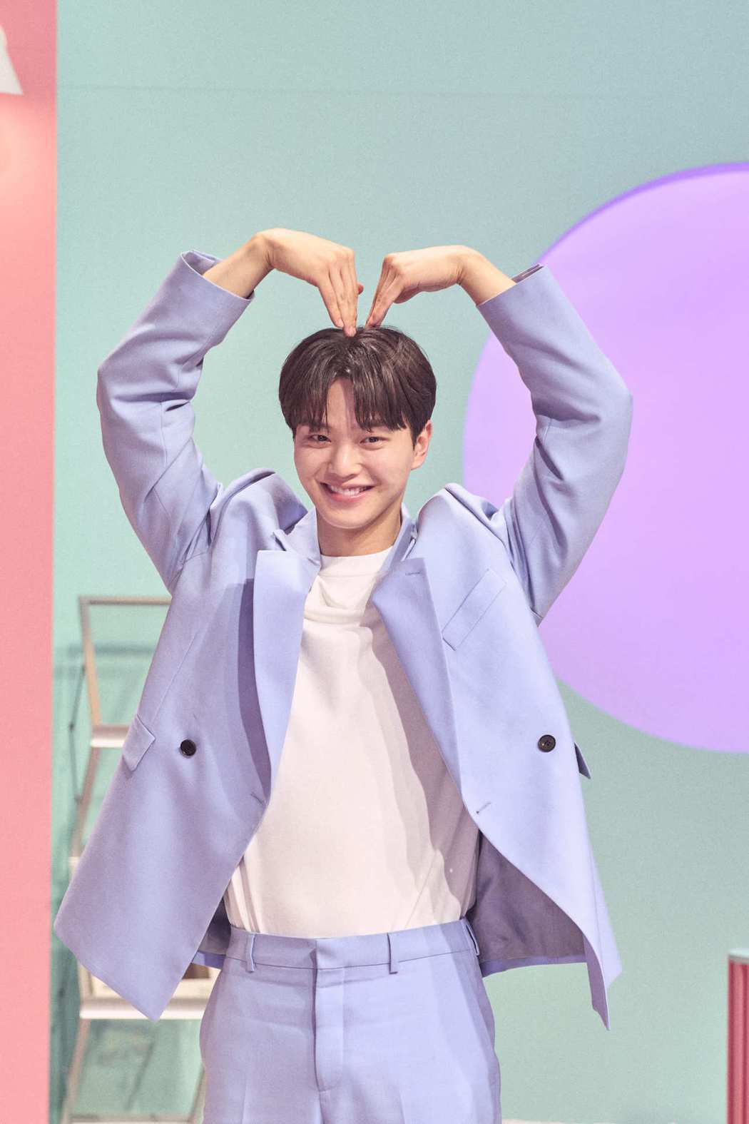 身材太好撑爆上衣！姐姐的朋友宋江见面会狂吸上万粉丝抢看