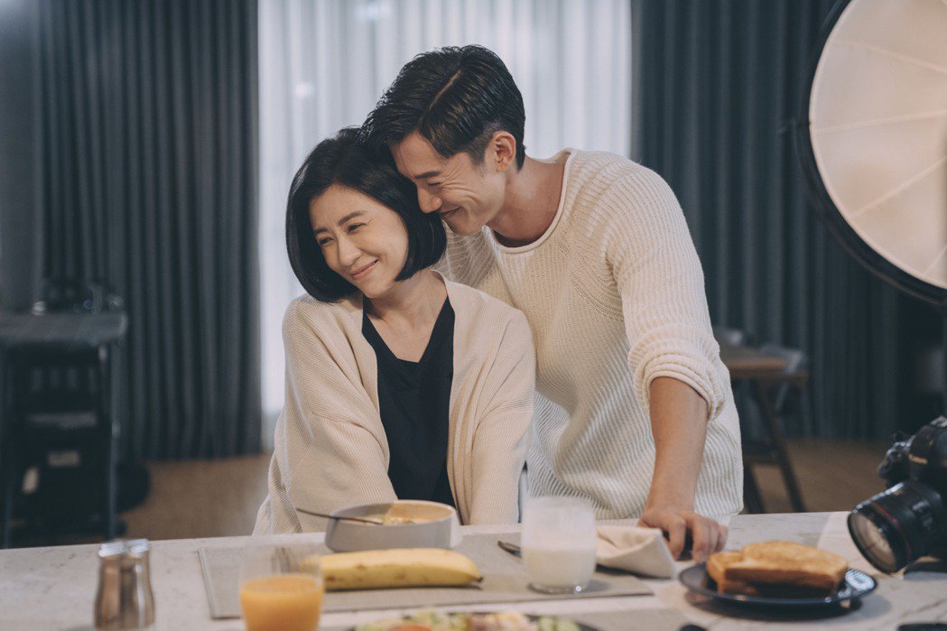 柯佳嬿新戏恋渣男欠百万债「爱到卡惨死」认：没醒过