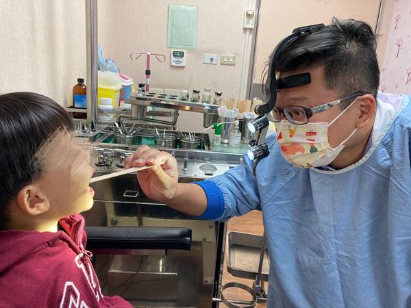 南投12岁女童满口蛀牙，竟是鼻喷剂惹祸！