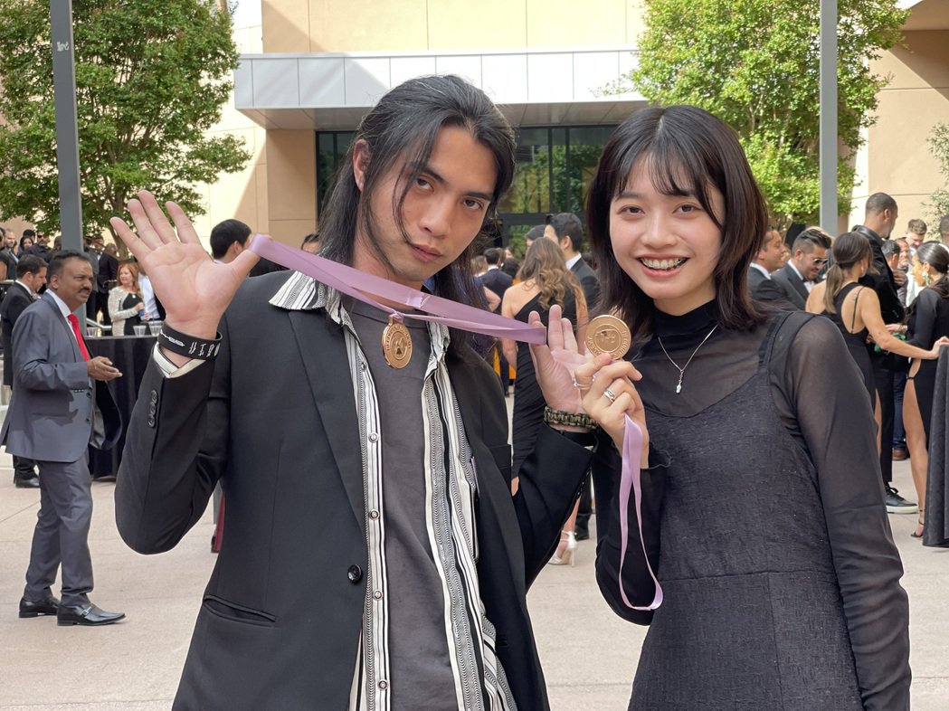 首座葛莱美得主进美国海关差点被遣返