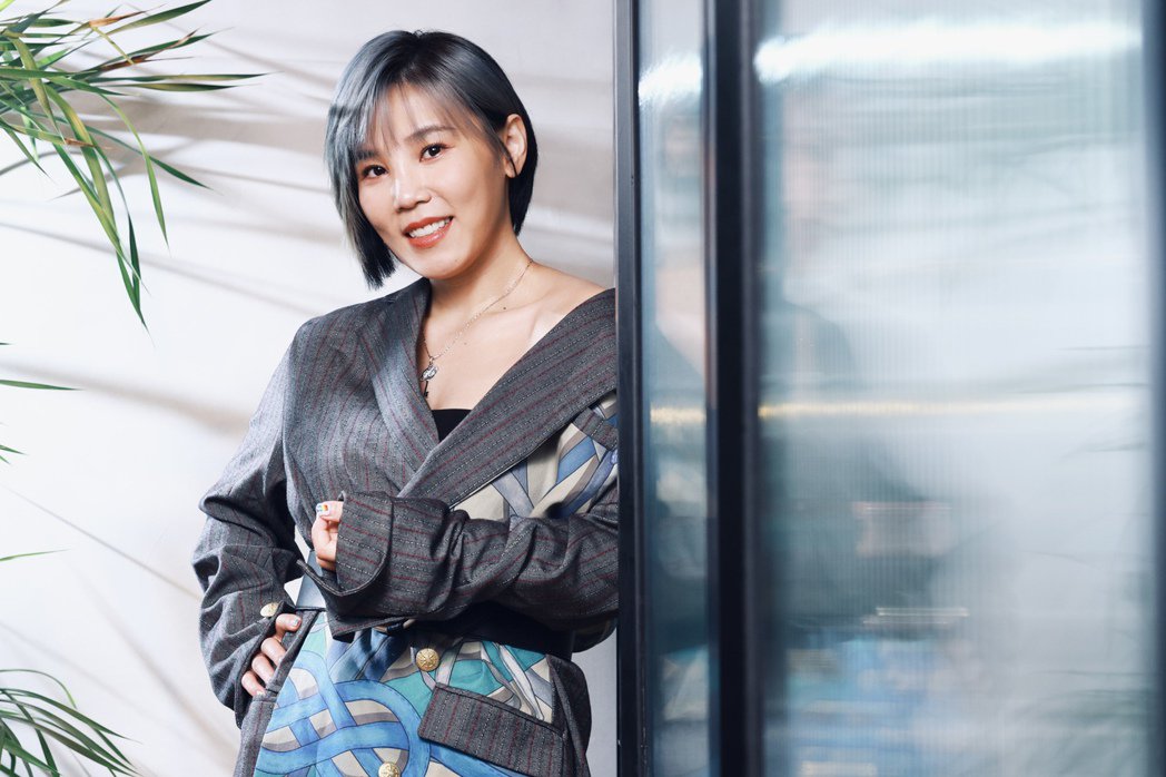 「绿茶婊」刻意勾缠男友铁女李佳薇一招逼对方知难而退