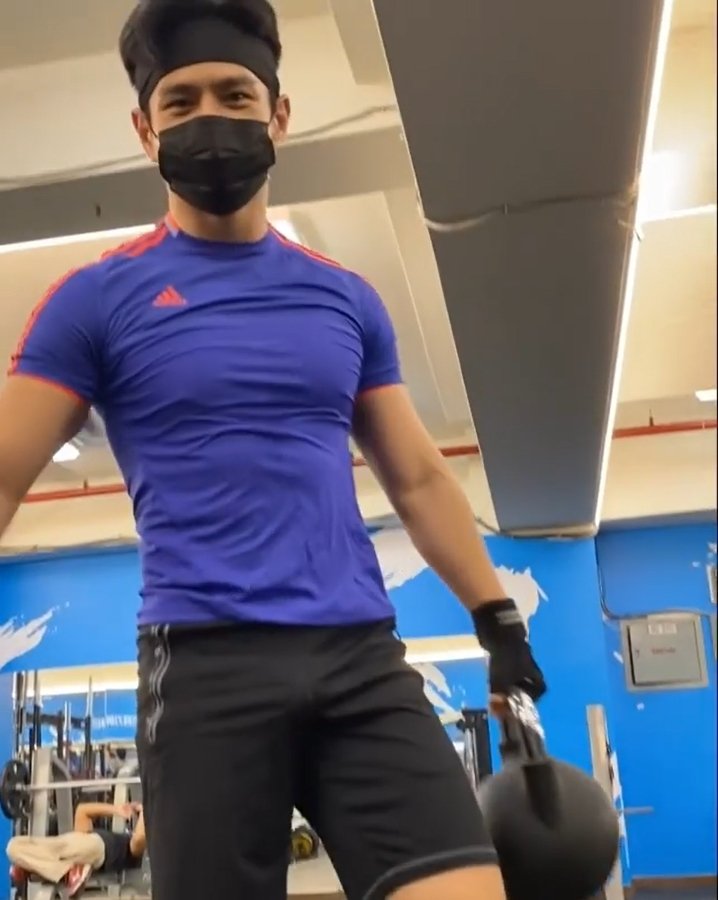 祖雄突晒「18公分G凸照」曝性癖好火辣话题网惊呆