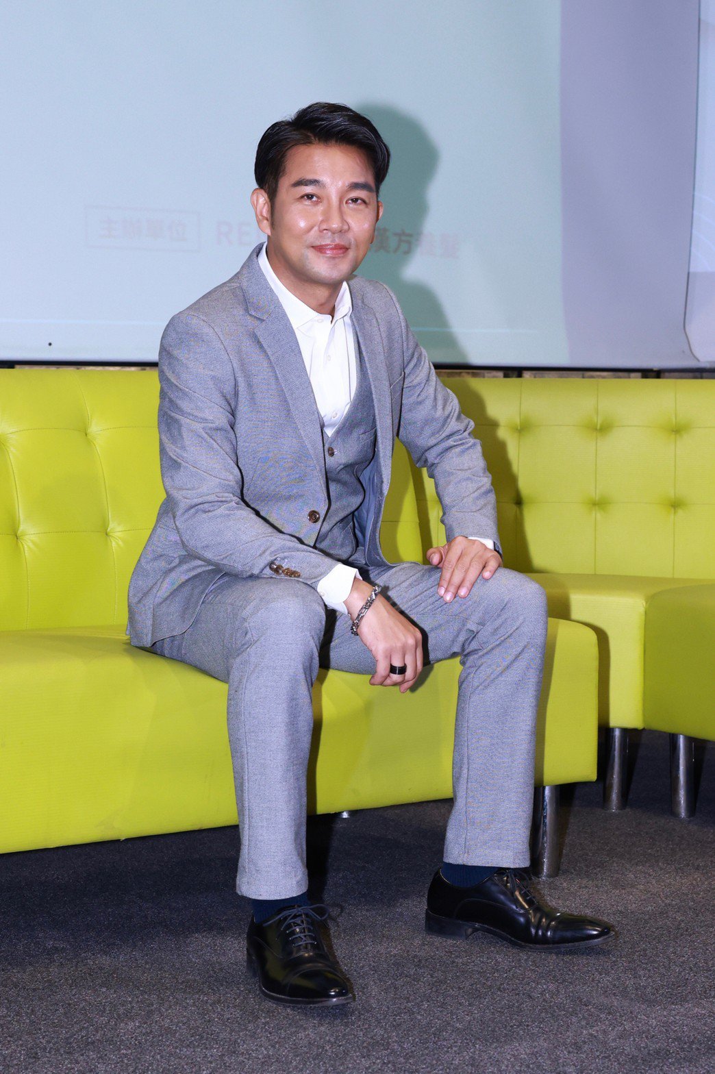 谢承均出道20年遭「骄女」出卖脱到只剩真理裤露细腰