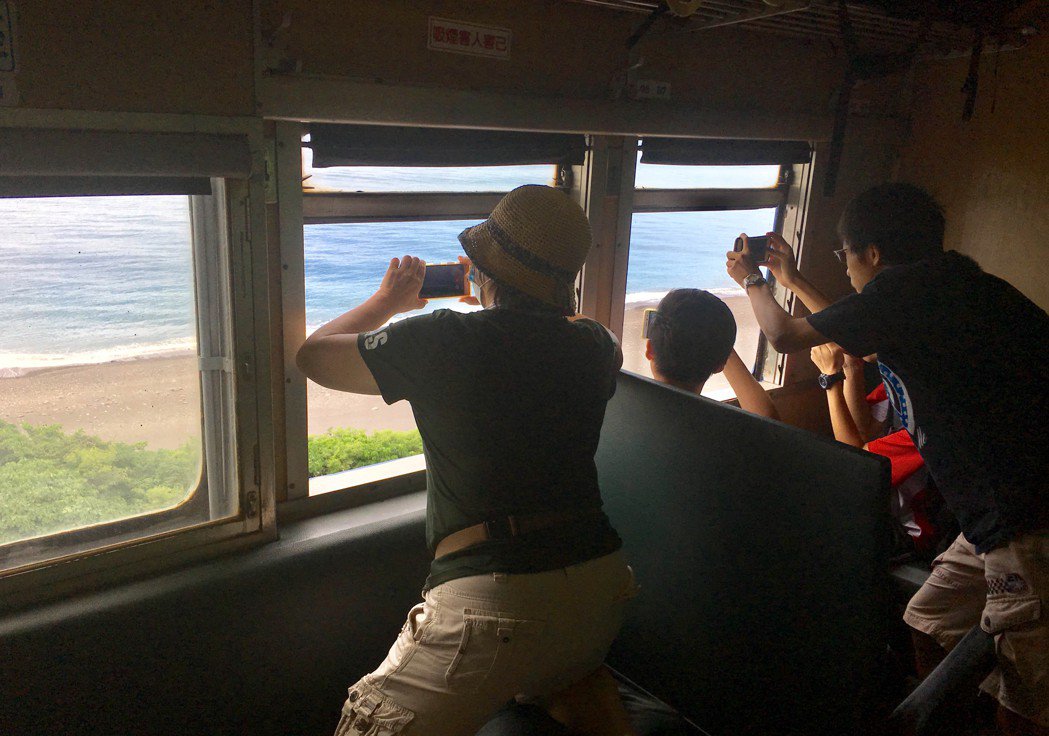 动人铁道故事扬名国际金奖导演纪录片入釜山竞赛